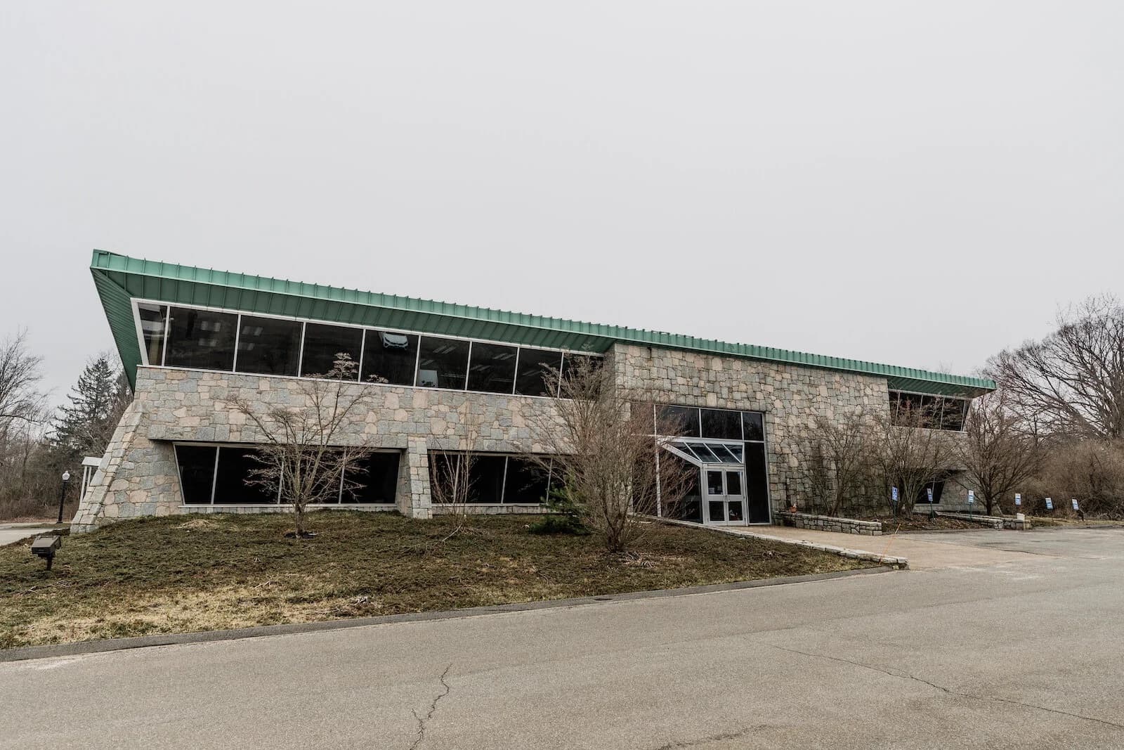 Omni's Wallingford facility at 8 Research Parkway, home of the aquatic therapy pool